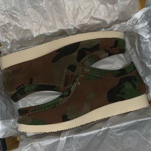 Supreme gore-Tex Clark Wallabees